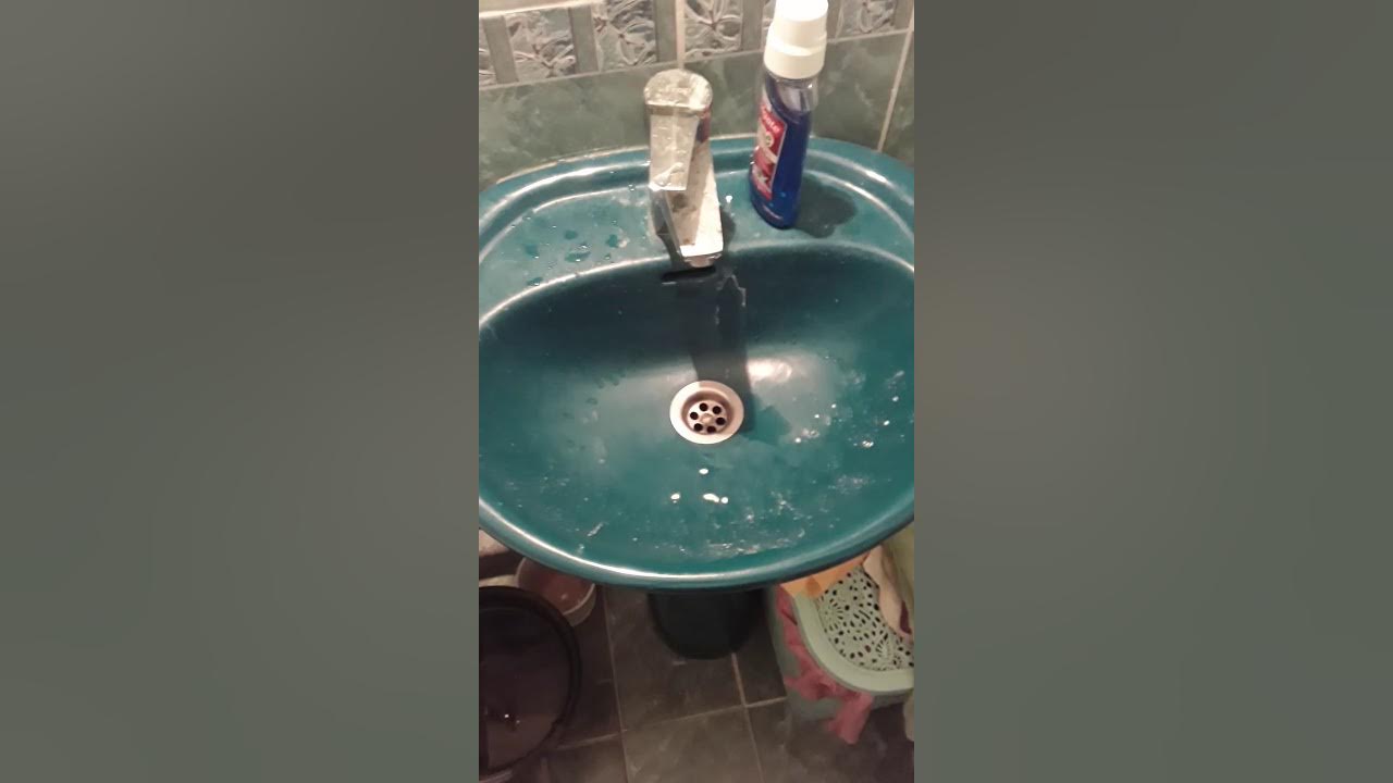 Ledenev water commercial. Вода из телевизора. Включай вода. Включи воду тв. Включить воду.