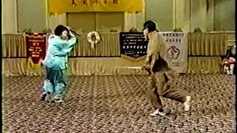 Madame Wang Jurong and Dr Wu Chengde - Sword vs Sw...