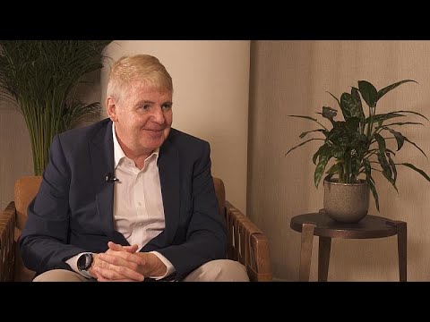 ملياردير بريطاني يتنبأ بنجاح الثورة الغذائية الجديدة واختفاء الألبان واللحوم الحيوانية خلال عقد