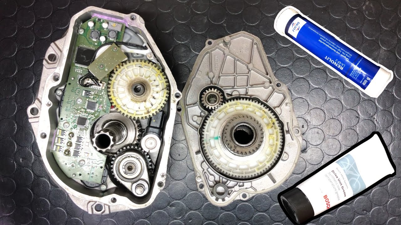 Serwis silnika Bosch w rowerze elektrycznym. Otwieram i smaruję silnik Bosch.