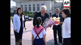 Former US president Clinton leaves NKorea with 2 US journalists