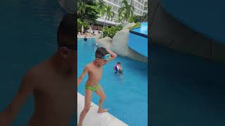 Chaves mostrando como se nada em Acapulco 🤔🤔😂😂 #méxico #acapulco #chaves