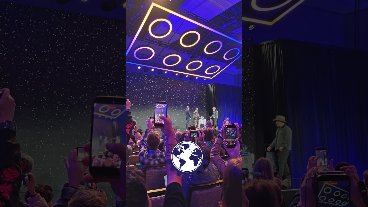 Дэйв Филони, C3PO и R2D2 завершают часть презентации LEGO CES, посвященную «Звездным войнам» 