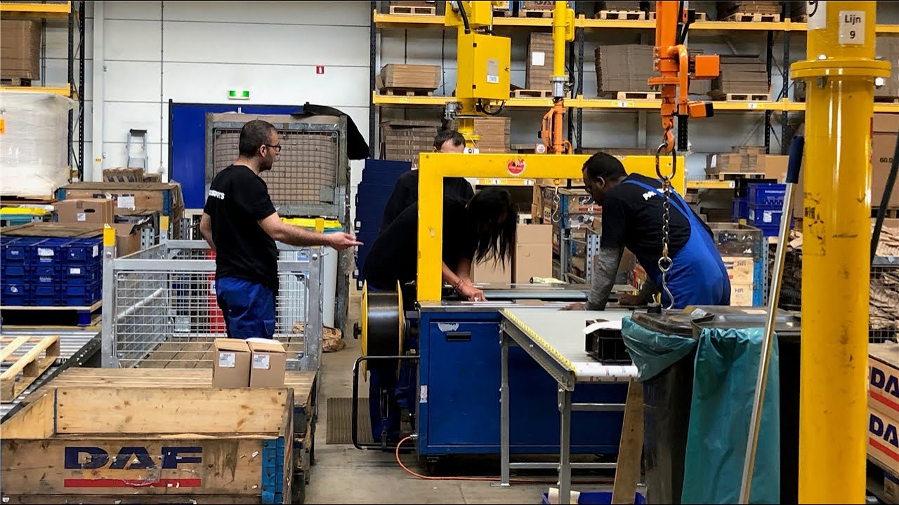 DAF helpt vluchtelingen aan werk en geeft ze taalles