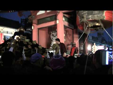 三社祭　700年祭　神輿渡御　三之宮の担ぎ上げ
