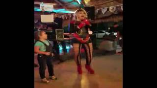 NAYLA LEE EN EL PITT BBQ