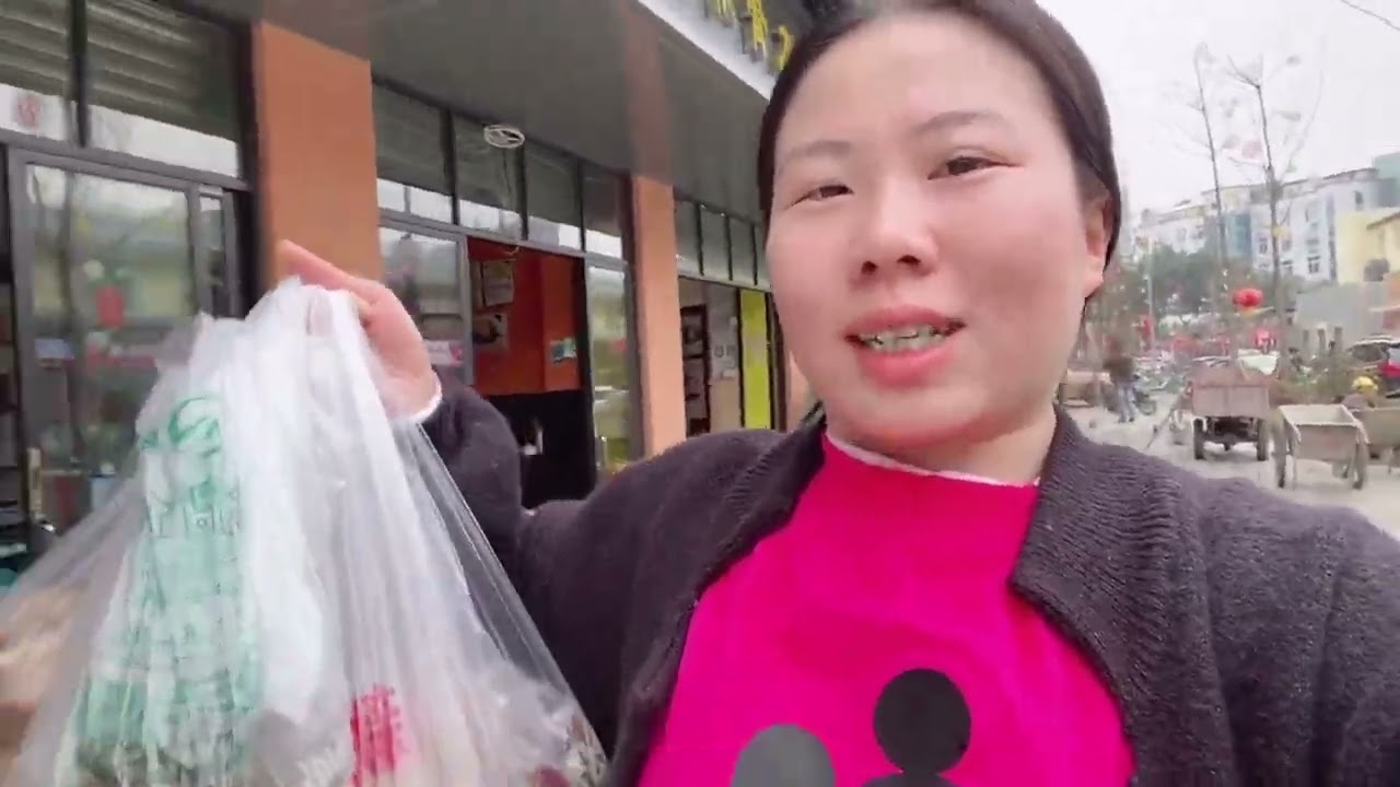 二媳妇手术出院，婆婆妈带着大媳妇去买老母鸡，准备炖一锅滋补汤 #婆媳  #妯娌