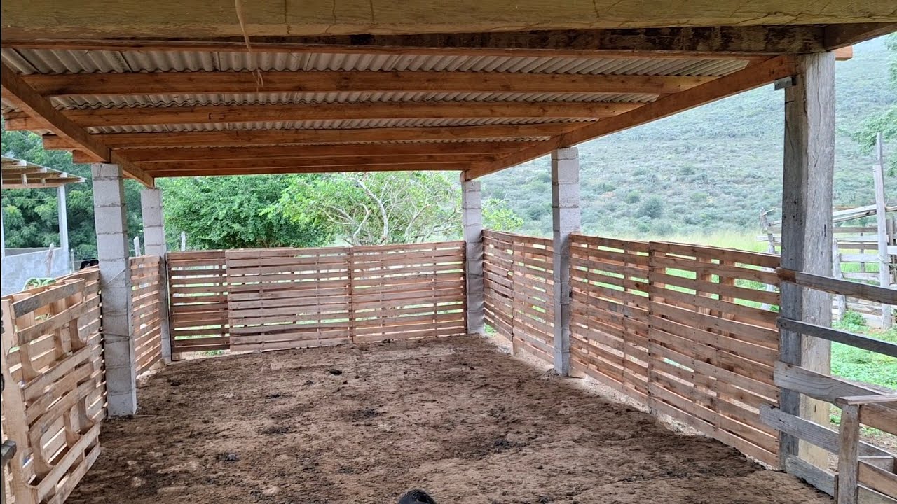 COMO USAR PALETES EM UM CURRAL COM CUSTO FINANCEIRO ECONÔMICO/ CURRAL FEITO COM PALETES ECONÔMICO