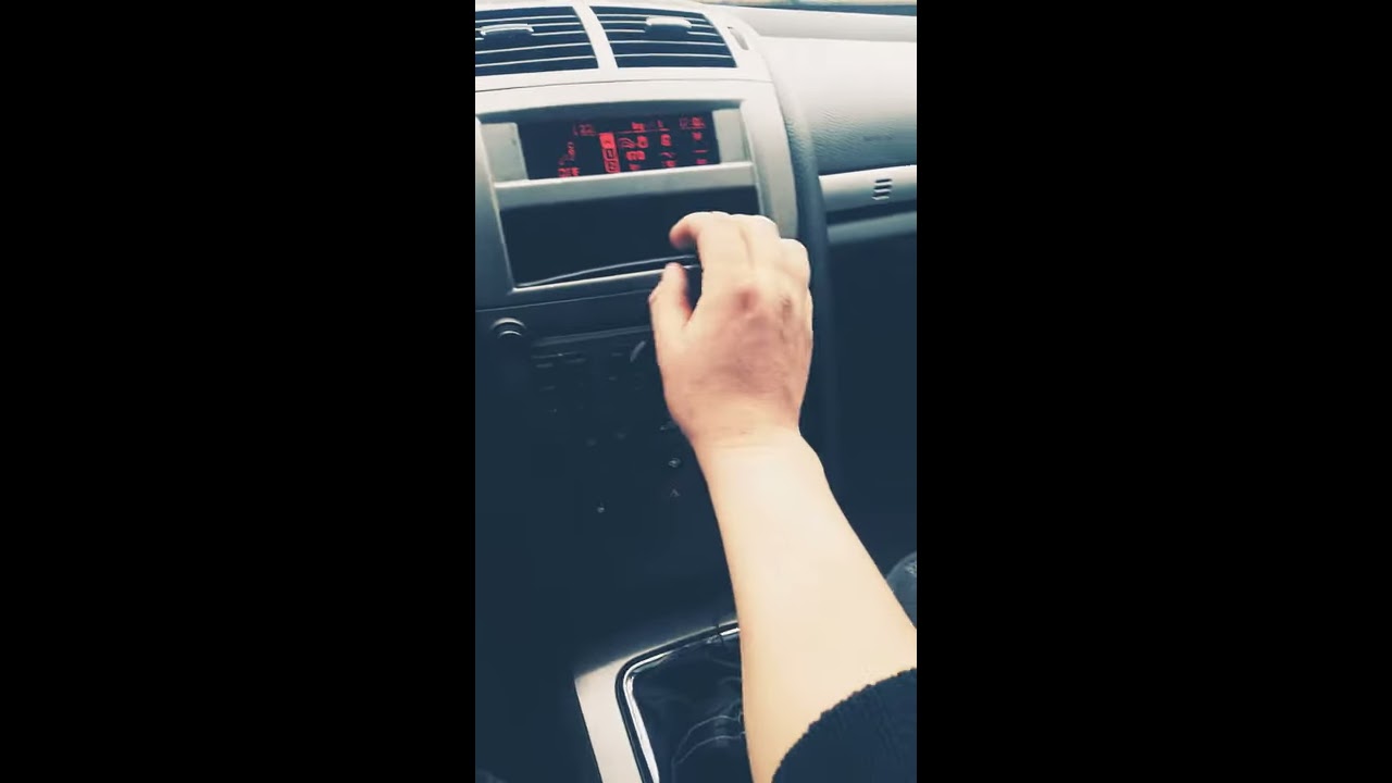 Открыть пежо 407 при севшем аккумуляторе