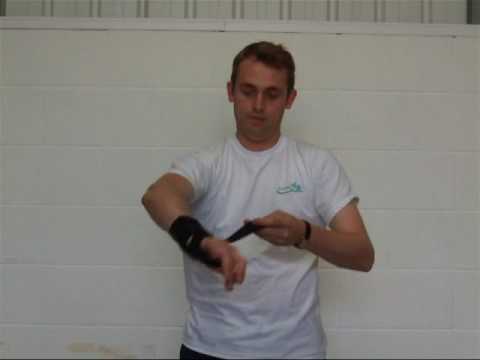 Mueller Adjustable Wrist Brace with Splint - firstaid4sport.co.uk