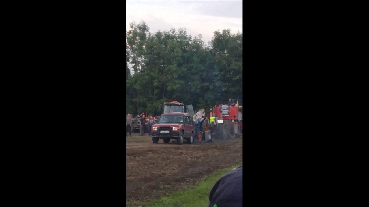 Land rover tractor pull