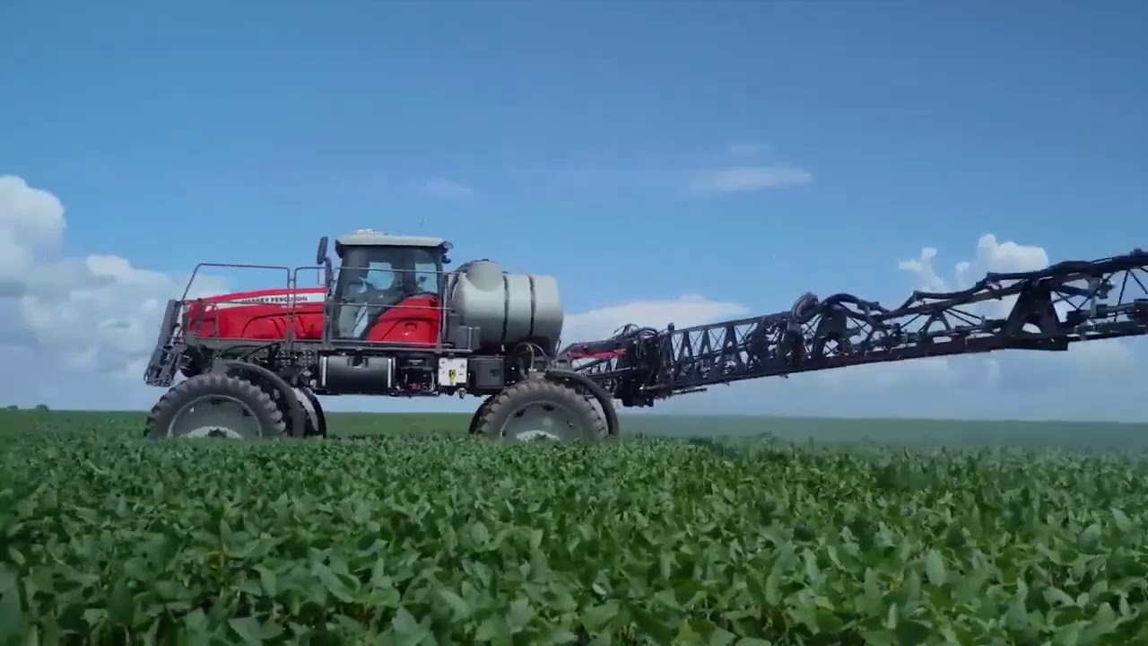 Опрыскиватель Massey Ferguson 9330 в работе – откройте для себя его преимущества!
