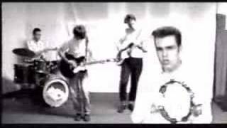 The Waltones:  She Looks Right Through Me chords