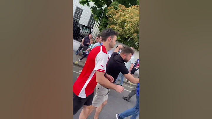 This Arsenal fan got caught walking through Stamford Bridge 😅 (via @skorebeezyojb/IG)