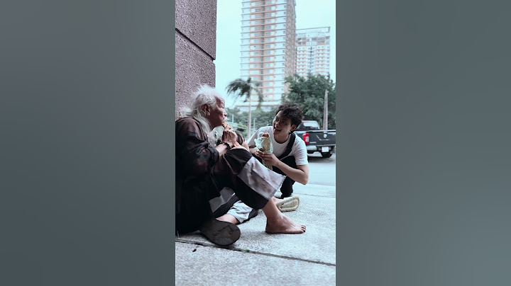 Giving Food And Money To Homeless Family | Heartwarming Act #kindnessman #homeless