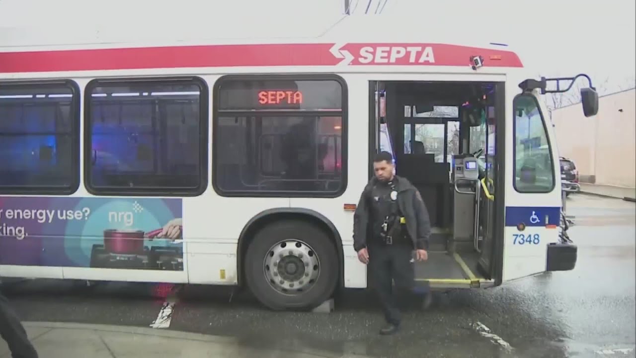 8 teens hurt in Philadelphia bus stop shooting - YouTube