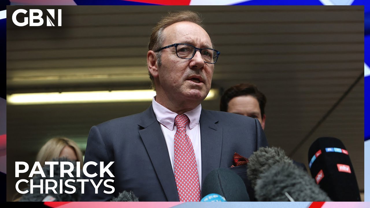 Kevin Spacey issues statement outside Southwark Crown Court after not guilty verdict - YouTube