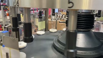 Labeling of ketchup bottles with HERMA 500 Rotary applicators