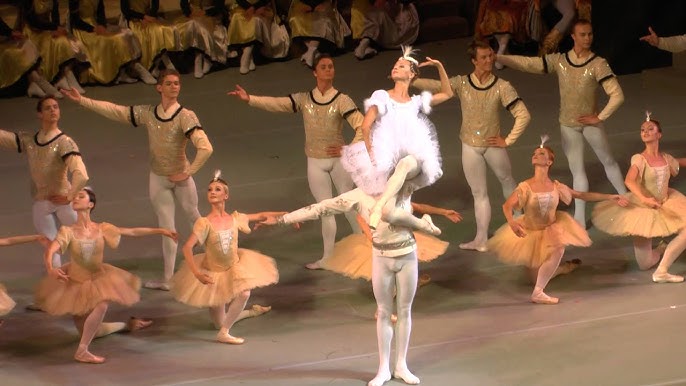 Трусики жоқ юбка астындағы жасырын камера секс