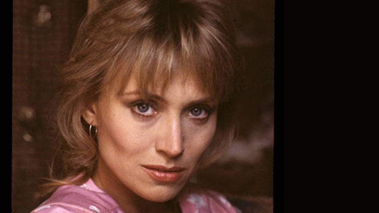 12 Sweet Photos of Darlanne Fluegel - YouTube