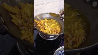 aalu pyaaz ke tasty pakode -breakfast🙏🙏😜😜#youtube #siddhivlogger #trrendingshorts