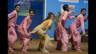 Desi Randi Afreen kahan ka stage mujra shoing desi gand and boobs on stage