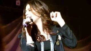 Lady Antebellum - Lookin For A Good Time - Roanoke.MPG