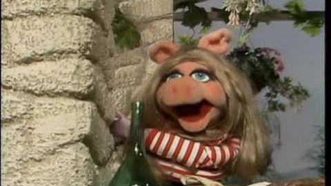 Muppet Show. Miss Piggy - Never on Sunday (s3e09)