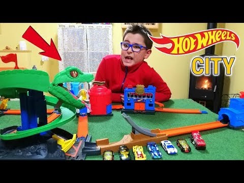 Hot Wheels City Cobra Crush Playset