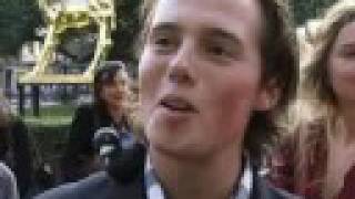 Download Lagu Première Radeloos MP3