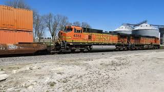 BNSF 4614 and BNSF 4352 lead a stack train east through Ransom IL