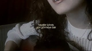Hayaller Içinde Gün Görmeye Bak