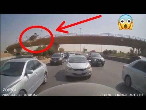حادث مروع لحضه سقوط سياره من فوق كبري في العاصمه السعوديه الرياض حوادث السير في السعوديه 4 9 1443