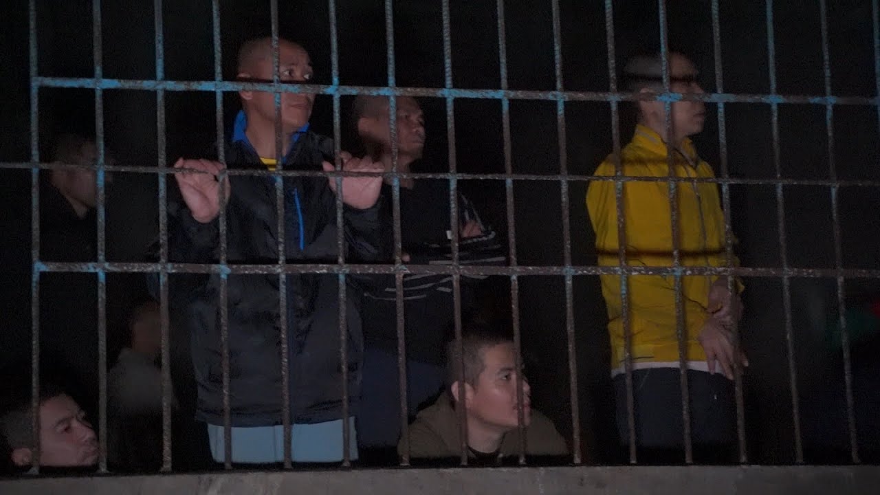 Người Điên Lần Đầu Được Xem Pháo Hoa Kể Từ Lúc Vào Trại Tâm Thần