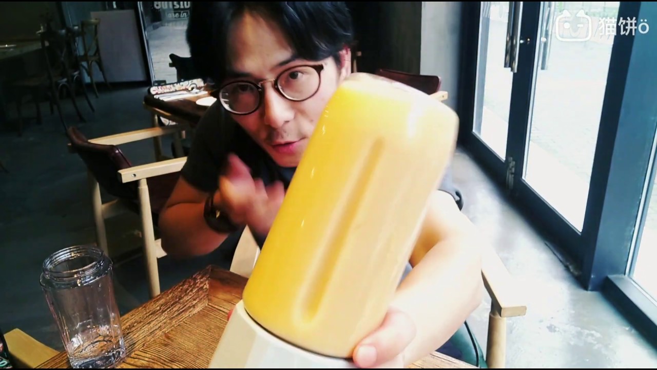 USB mini rechargeable battery juice blender : make orange juice.