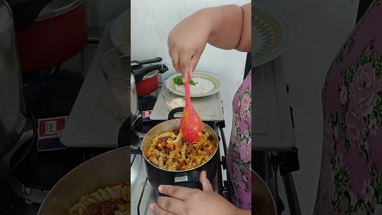 Salada de macarrão  parafuso. 