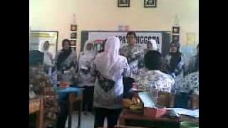 menyanyikan Mars dan Hymne PGRI.mp4