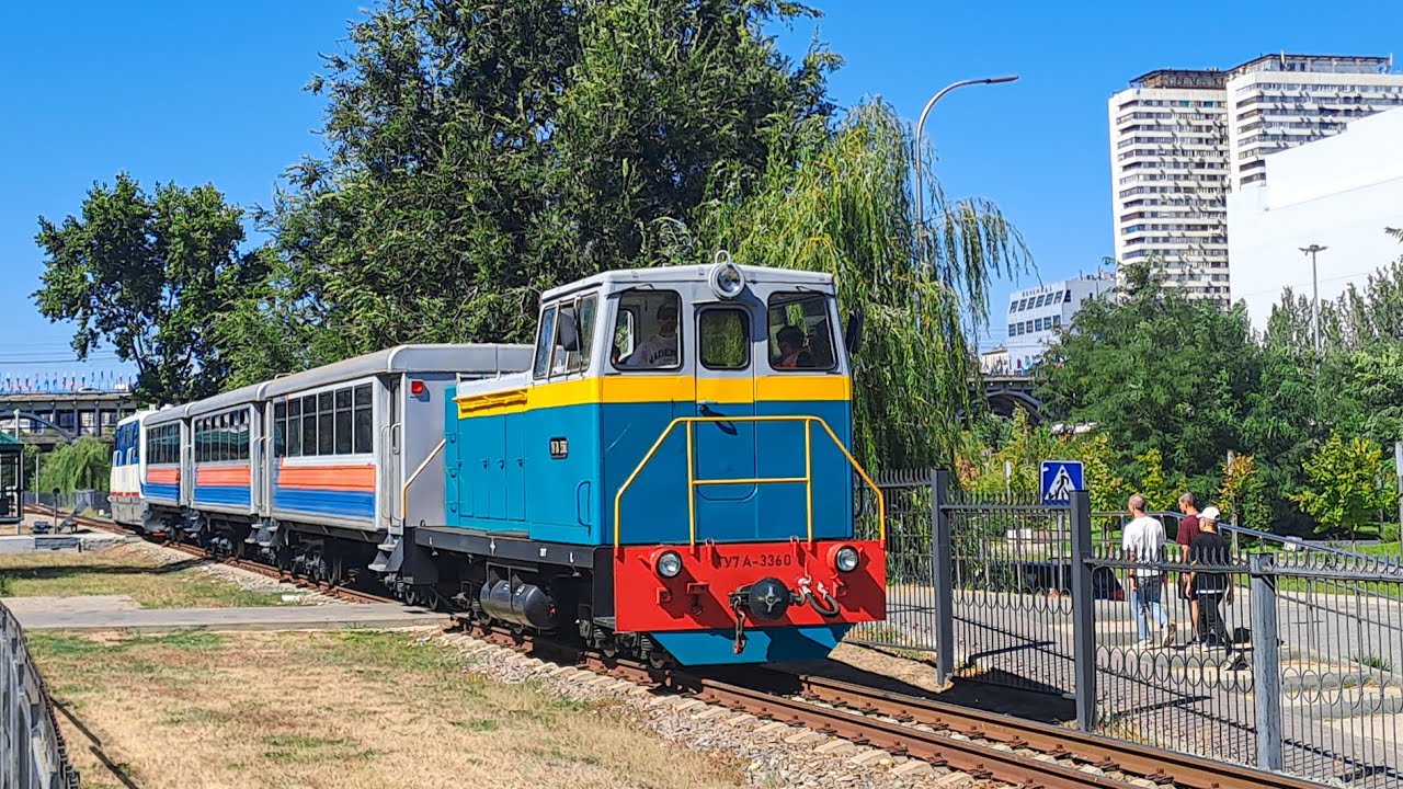 "Волгоградская ДЖД." Тепловоз ТУ7А-3360 с поездом и ТУ10-004 в хвосте