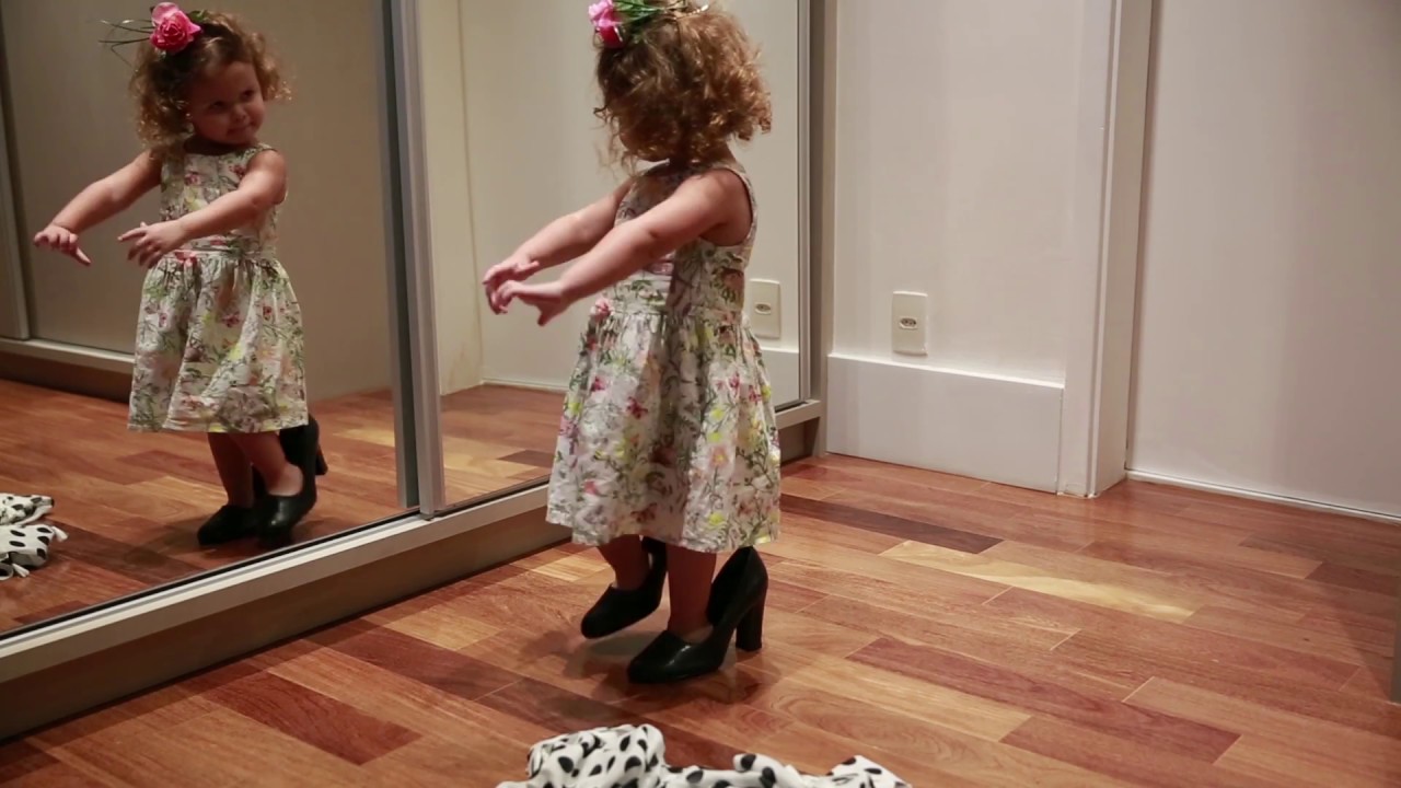 ⁣Little Girl Dances in Front of Mirror