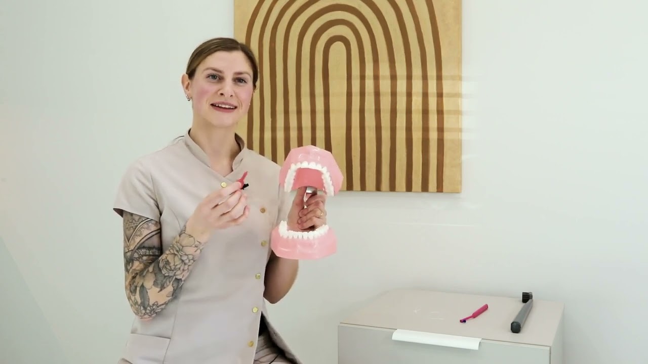 Kaip taisyklingai valytis dantis? Pataria burnos higienistė