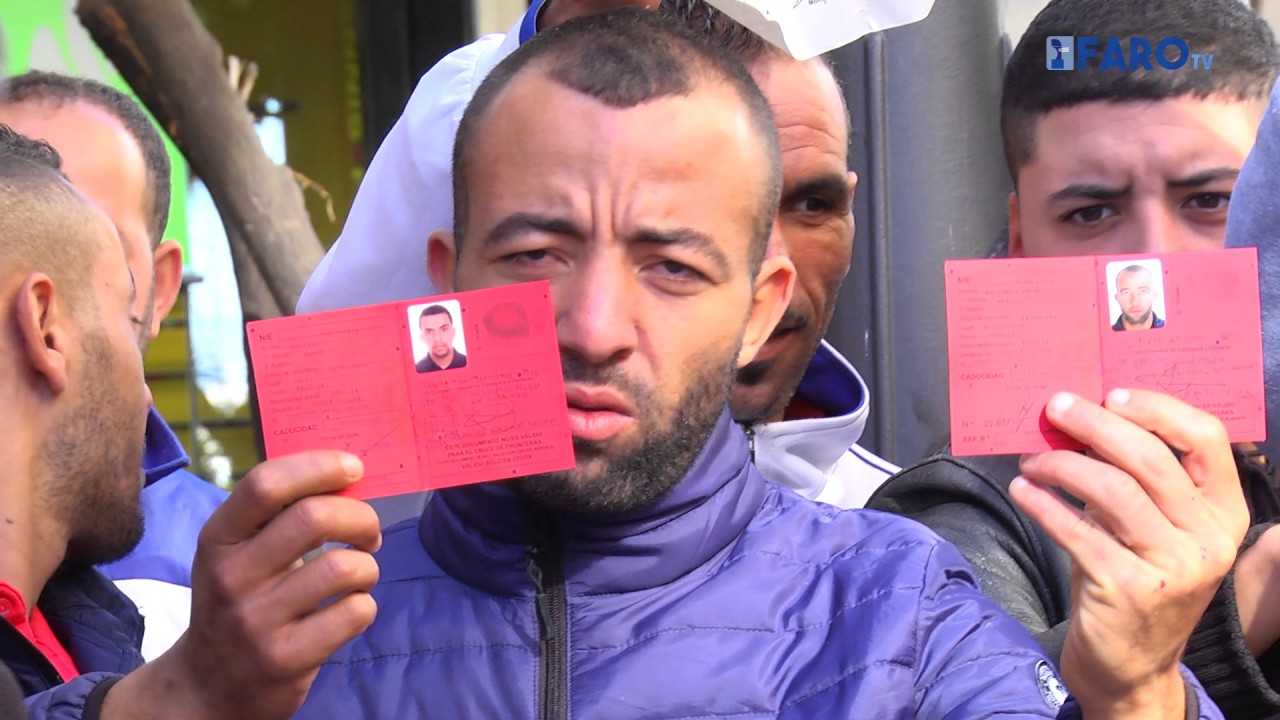 Manifestación de argelinos frente a Delegación