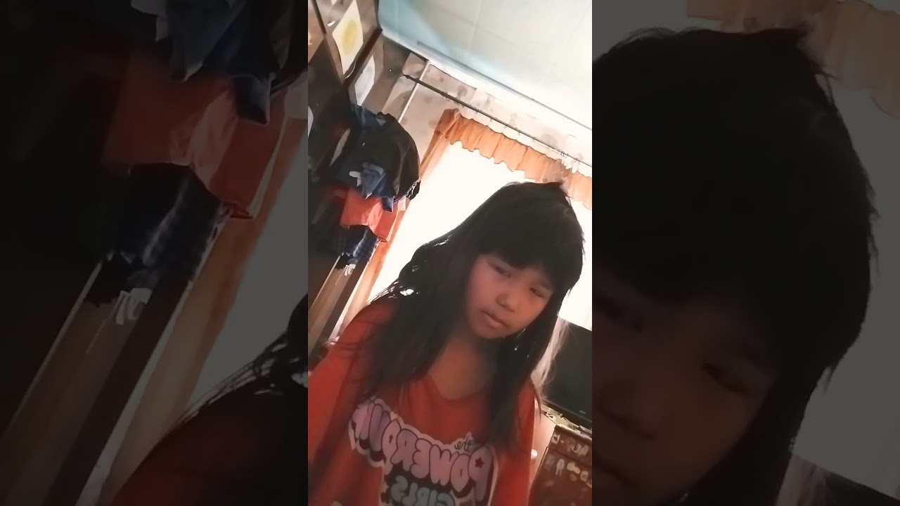 Девочка в майке 