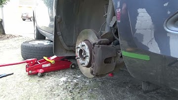 Ford Focus MK2 front caliper replacement