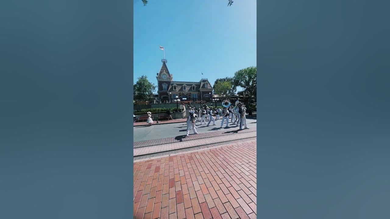 Banda Disney tocando hakuna matata #banda #disney #disneyland #tutiselviajedemivida #disneyparks