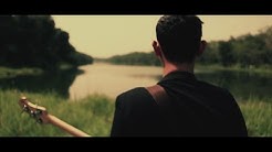 Bondan Prakoso - Kau Tak Sendiri [Official Music Video]  - Durasi: 4:09. 