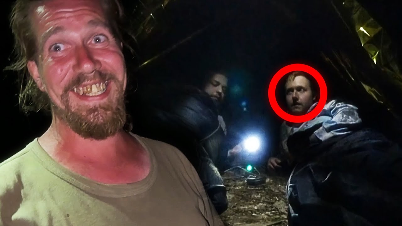 ER HILFT UNS SIE ZU ERSCHRECKEN...