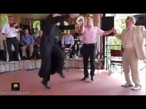 მამაო ცეკვავს პაპიტოს / mamao cekvavs papitos :D