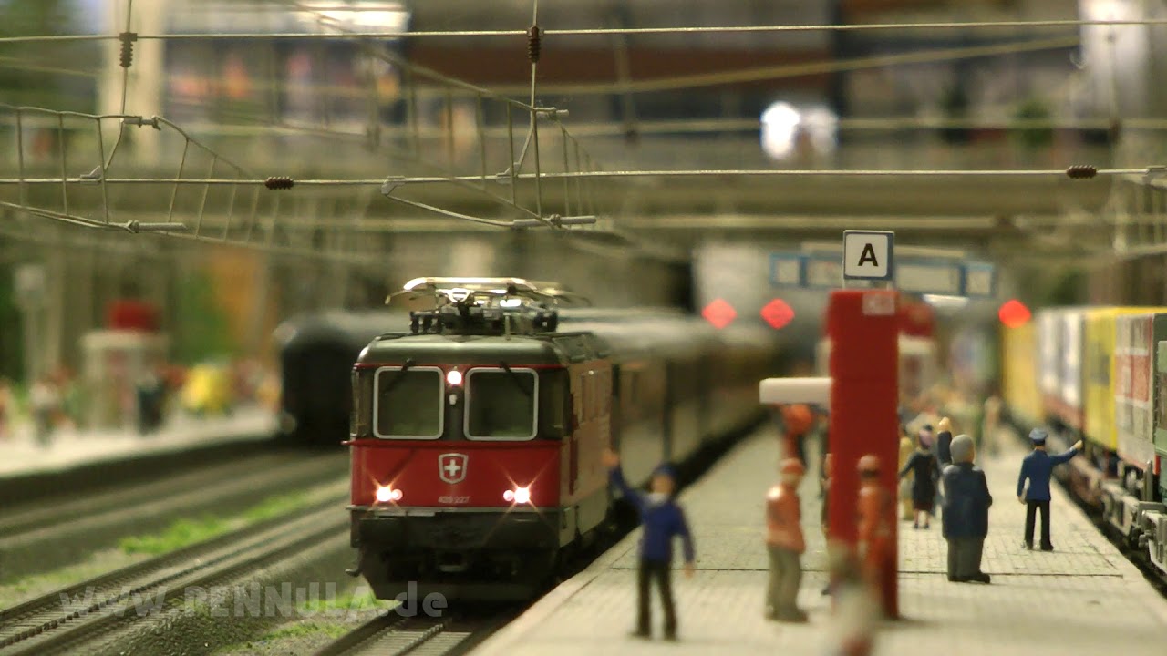 Die große Märklin Spur H0 Anlage bei der Modellbahnausstellung Bahnsteig Holtmann