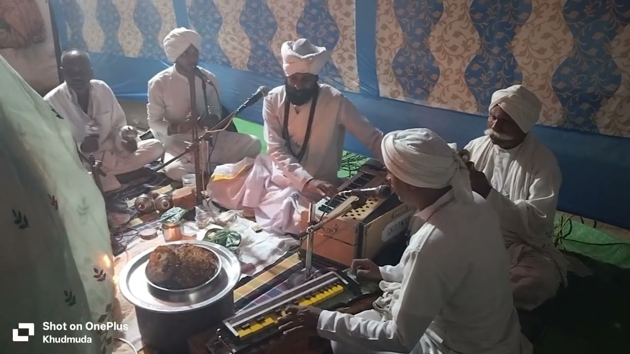 भंडारी स्व.उदेराम(गोटी माटी) बारले जी दशगात्र में उनके गाए हुए भजन को याद में पंडित जी द्वारा गया 🏳️