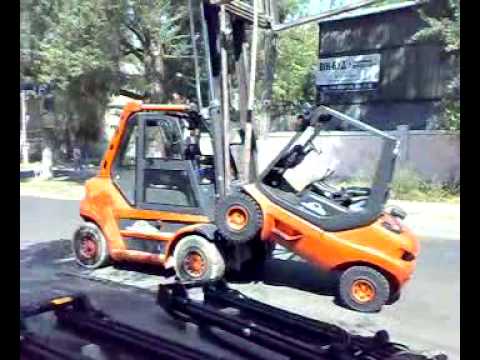 Linde Forklift Accident Youtube